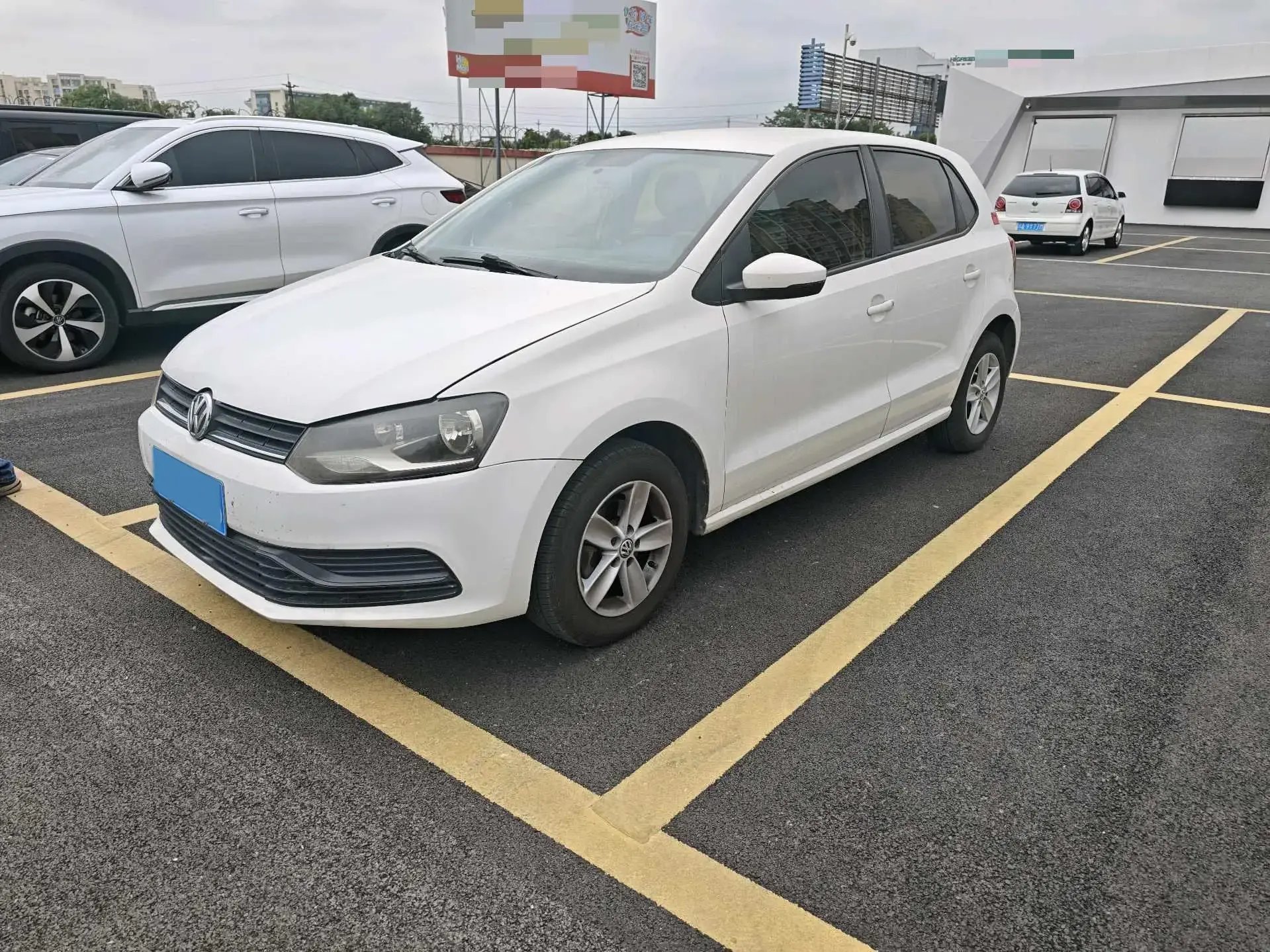 2016 VOLKSWAGEN POLO view 1