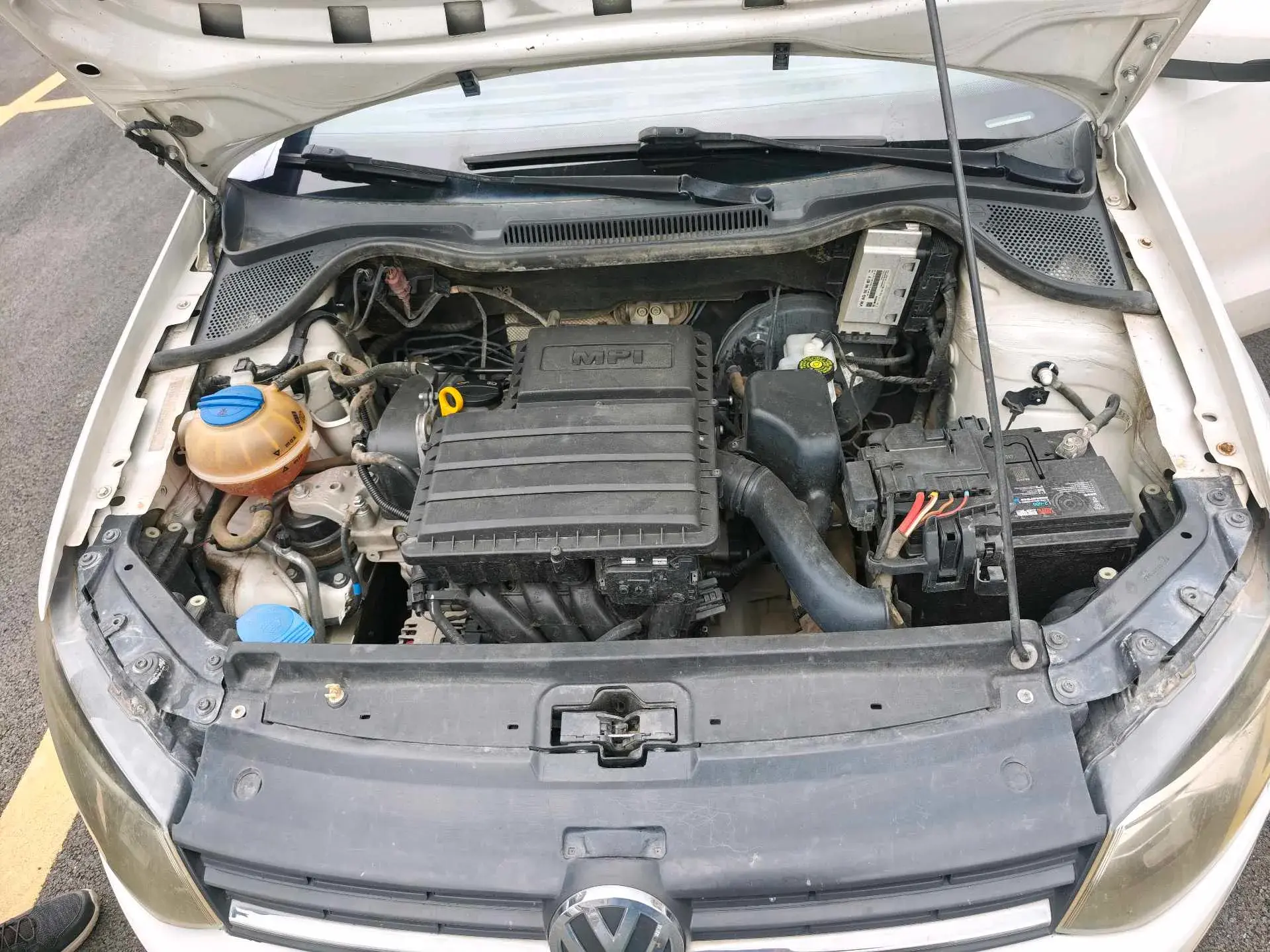 2016 VOLKSWAGEN POLO thumbnail 4