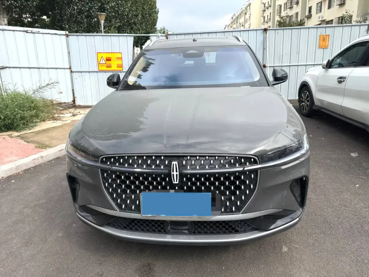 2023 LINCOLN NAUTILUS thumbnail 2