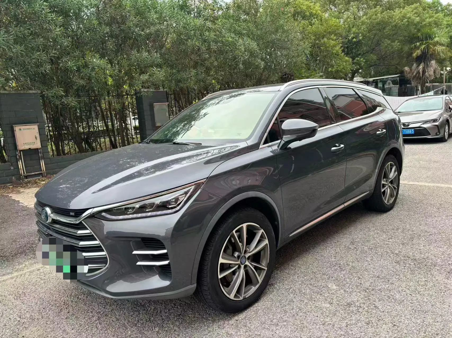 2019 BYD TANG view 1