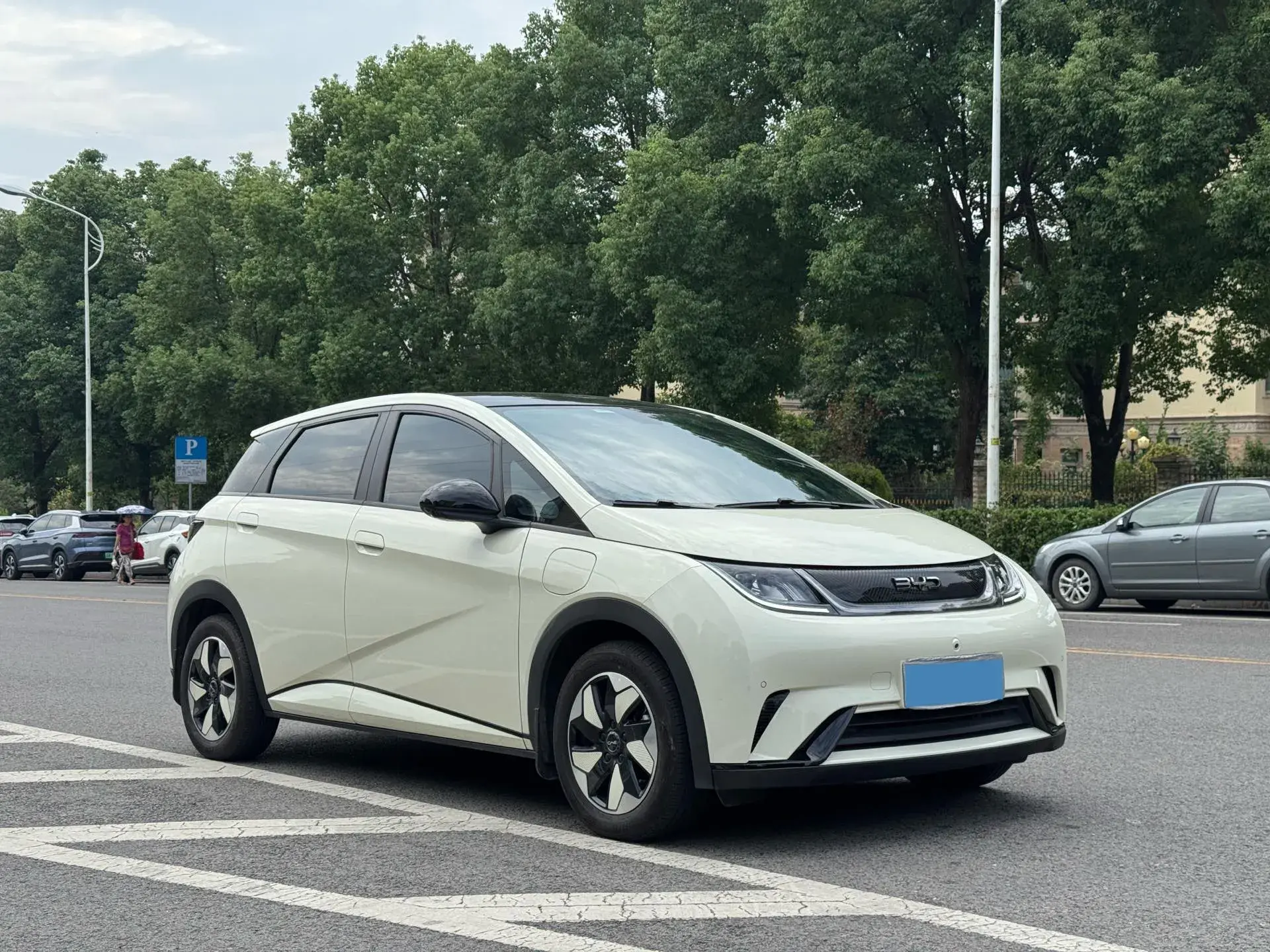 2025 BYD DOLPHIN thumbnail 3