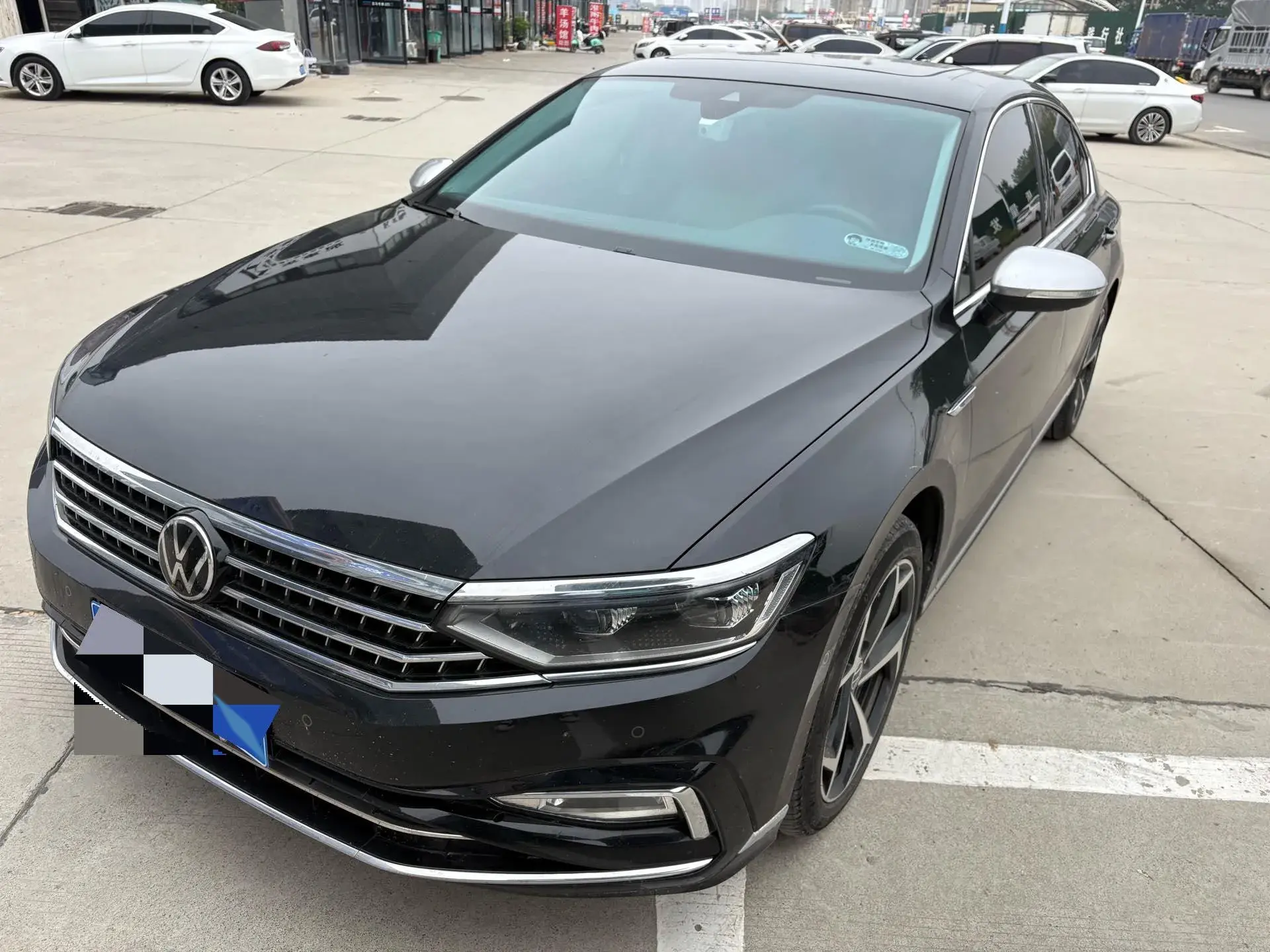 2023 VOLKSWAGEN MAGOTAN view 1