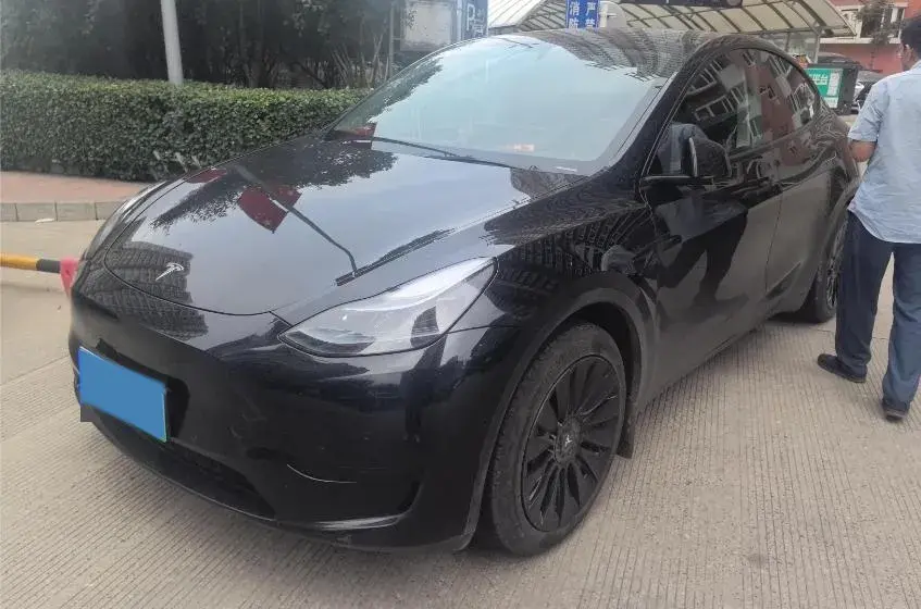 2022 TESLA MODEL view 1