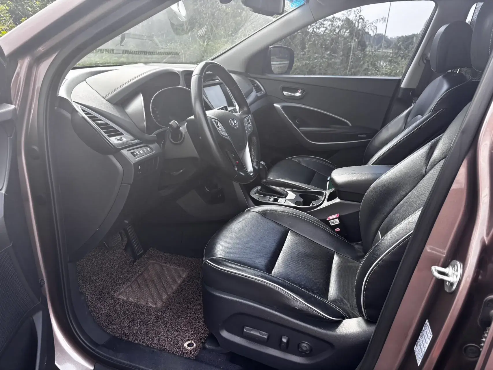 2017 HYUNDAI SANTAFE thumbnail 4