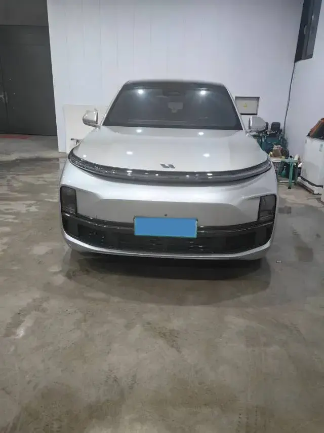 2023 LI L8 thumbnail 2