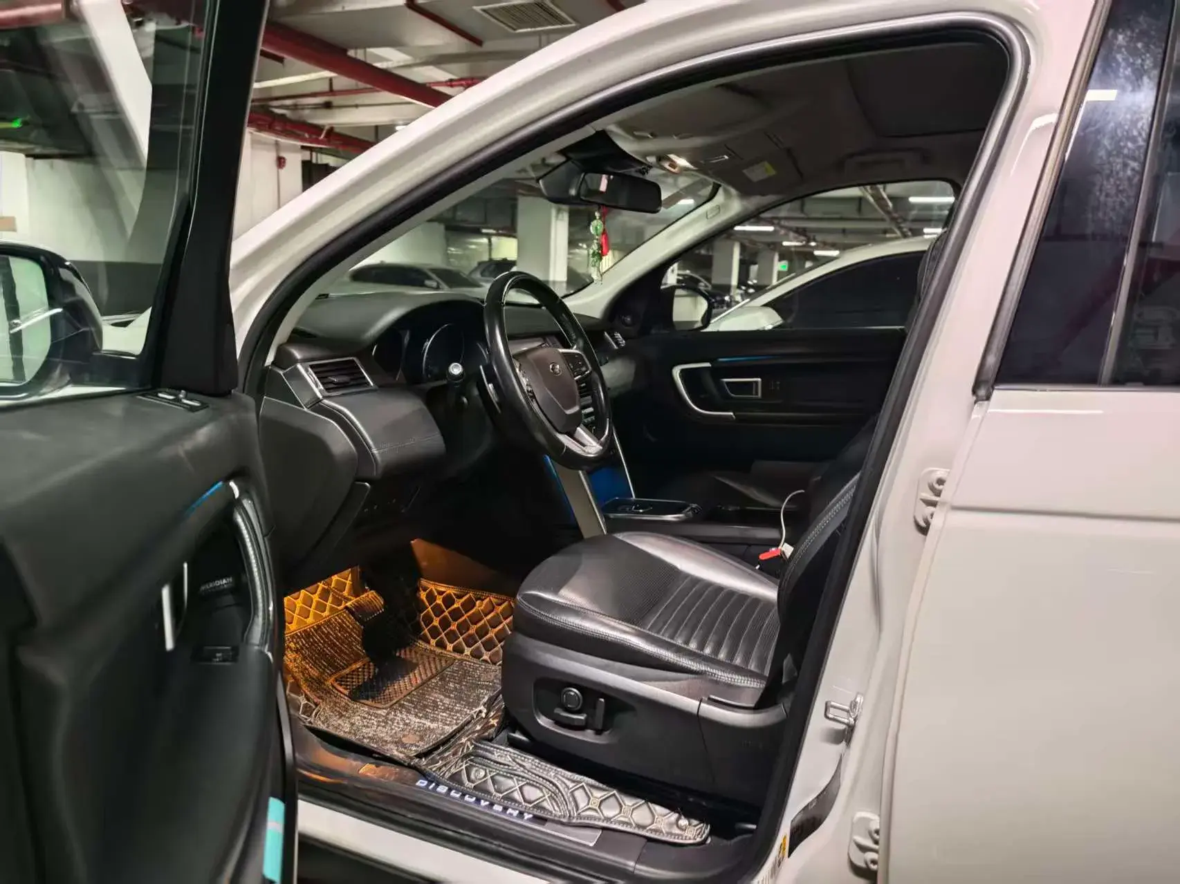 2018 LAND ROVER thumbnail 4