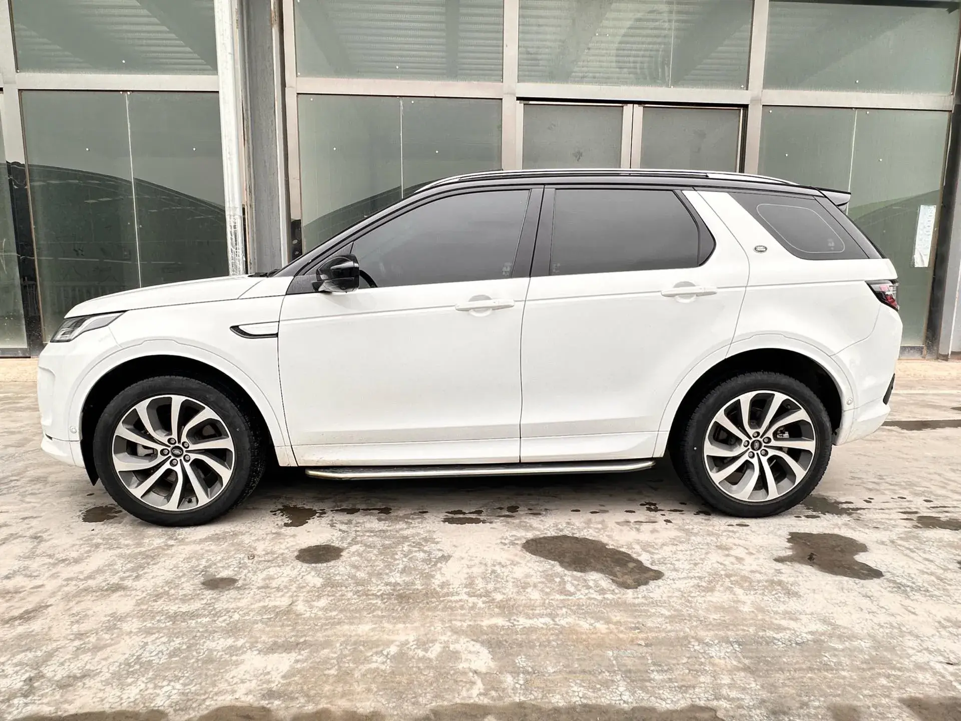 2022 LAND ROVER thumbnail 3