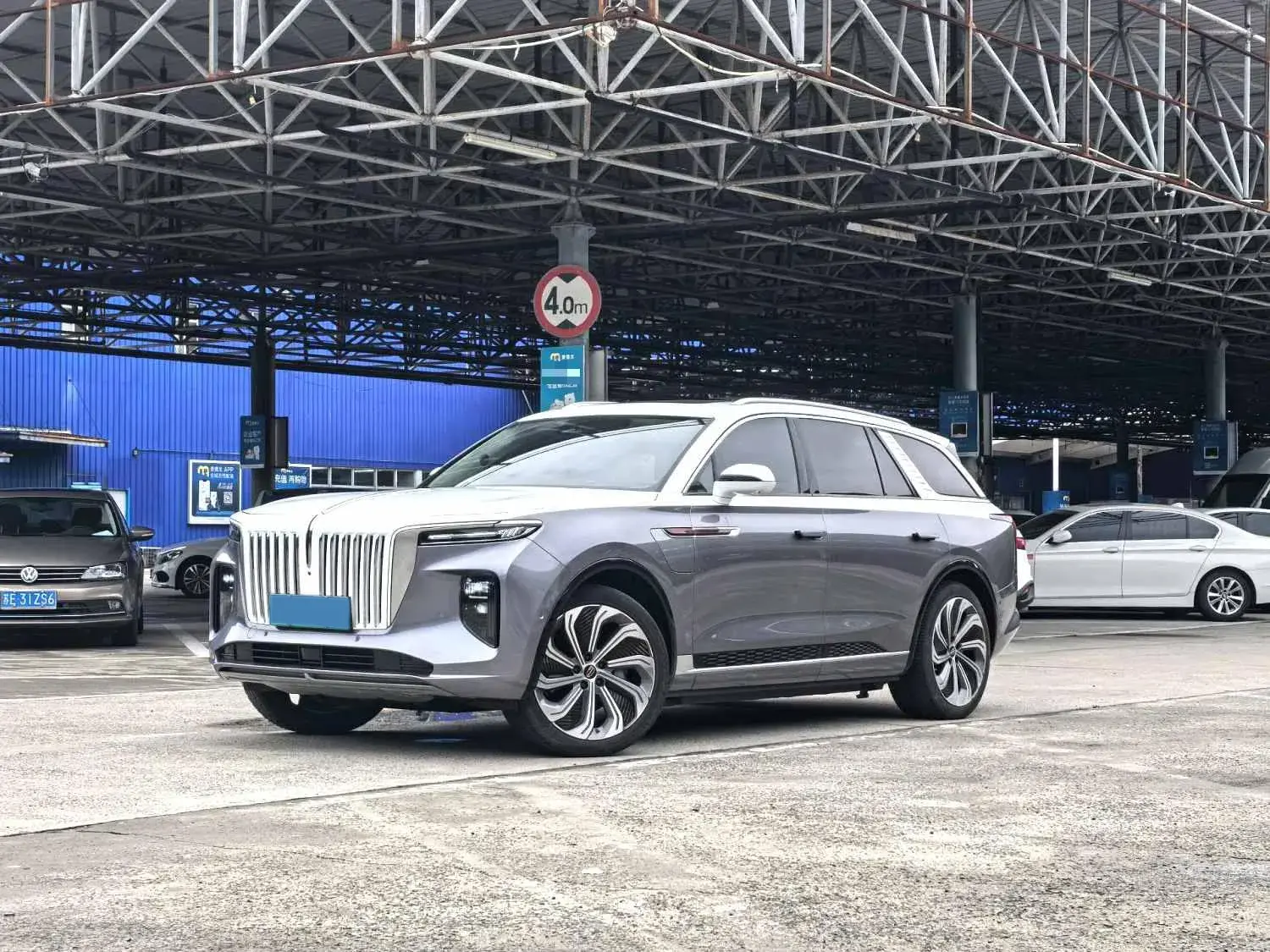 2021 HONGQI E-HS9 view 1