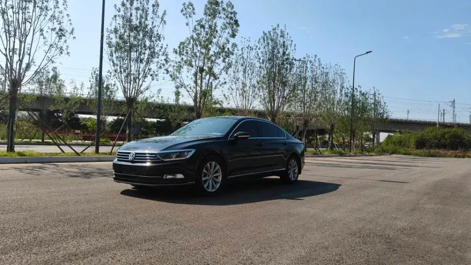 2019 VOLKSWAGEN MAGOTAN view 1