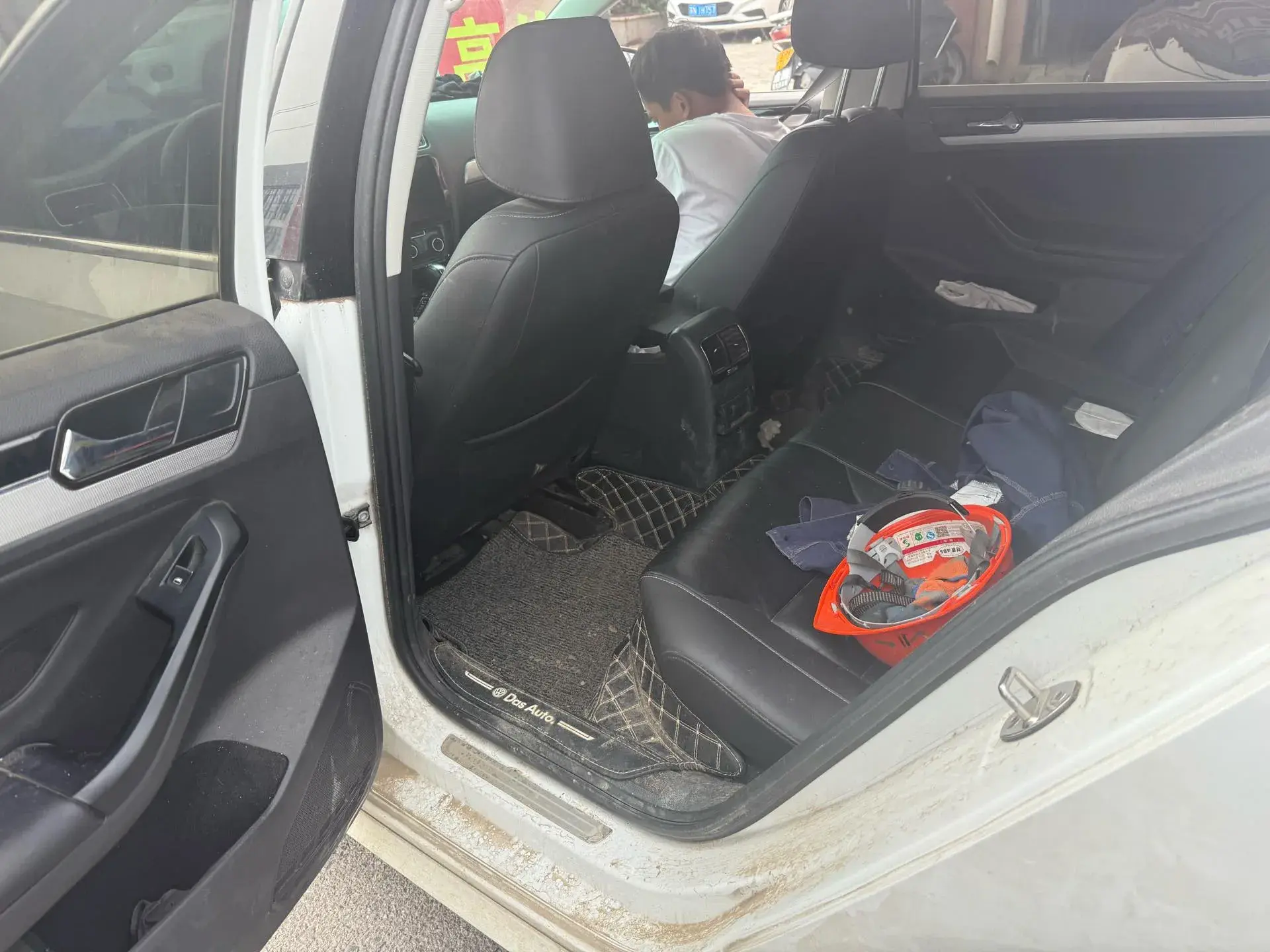 2018 VOLKSWAGEN SAGITAR thumbnail 4