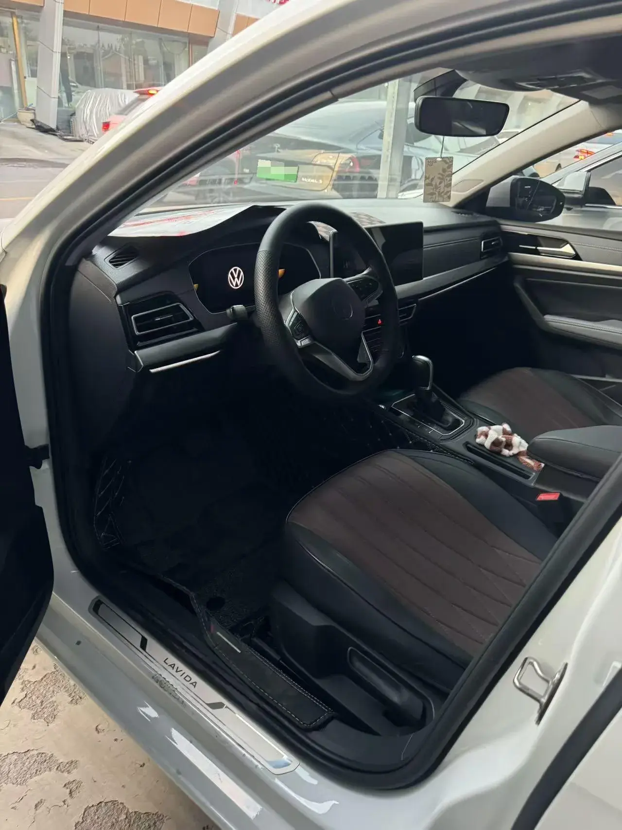 2023 VOLKSWAGEN LAVIDA thumbnail 2