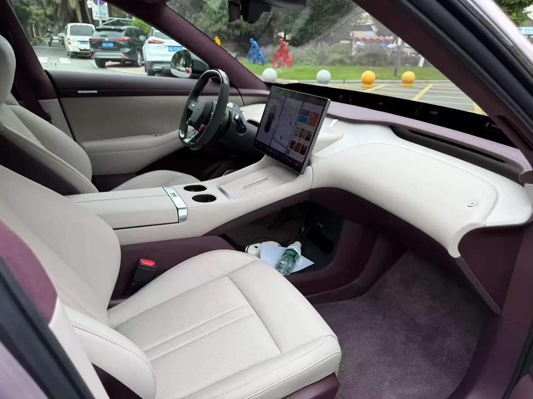 2025 MI YU7 thumbnail 4