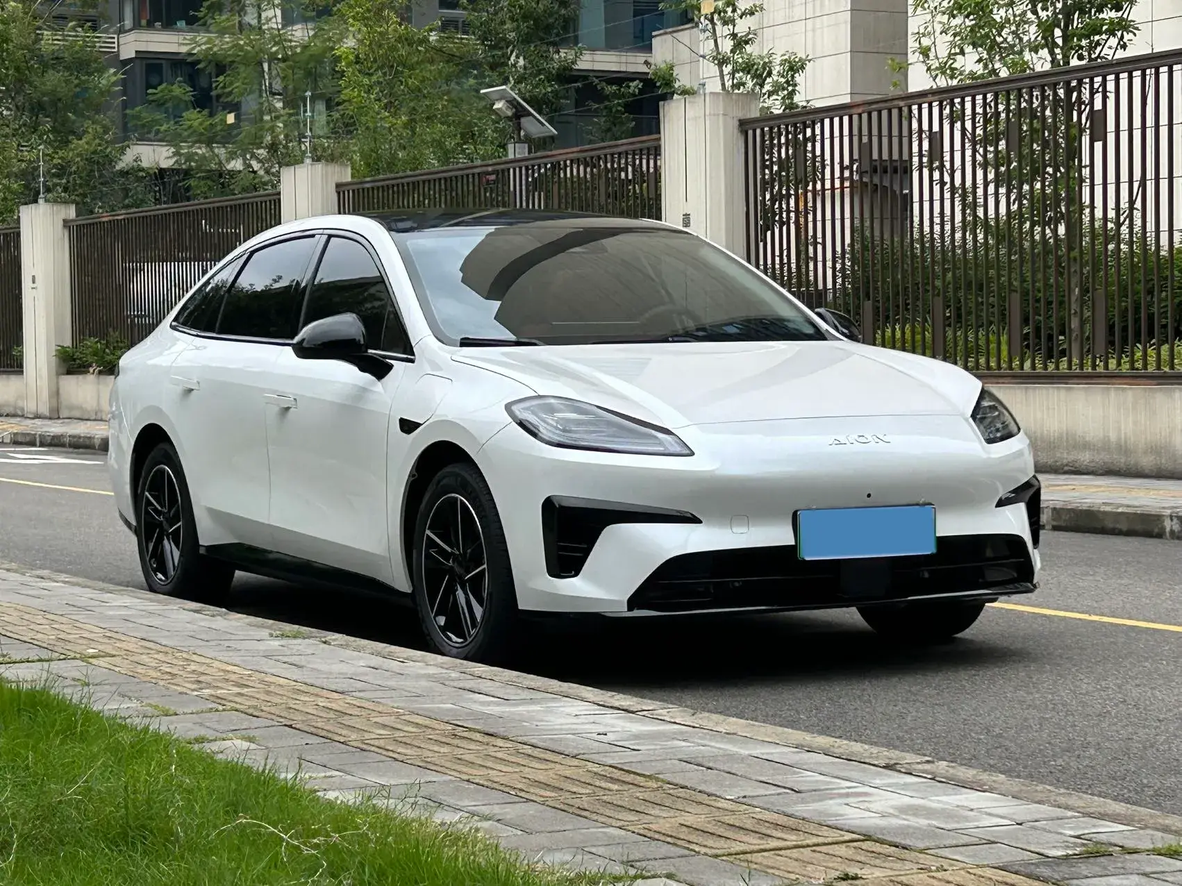 2025 AION AION thumbnail 3