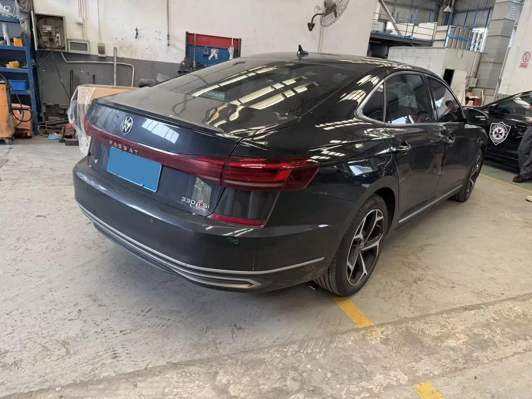 2023 VOLKSWAGEN PASSAT thumbnail 3