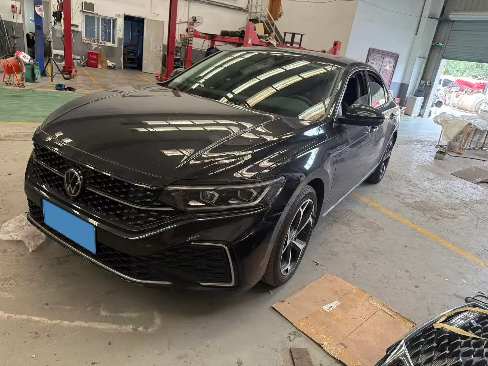 2023 VOLKSWAGEN PASSAT view 1