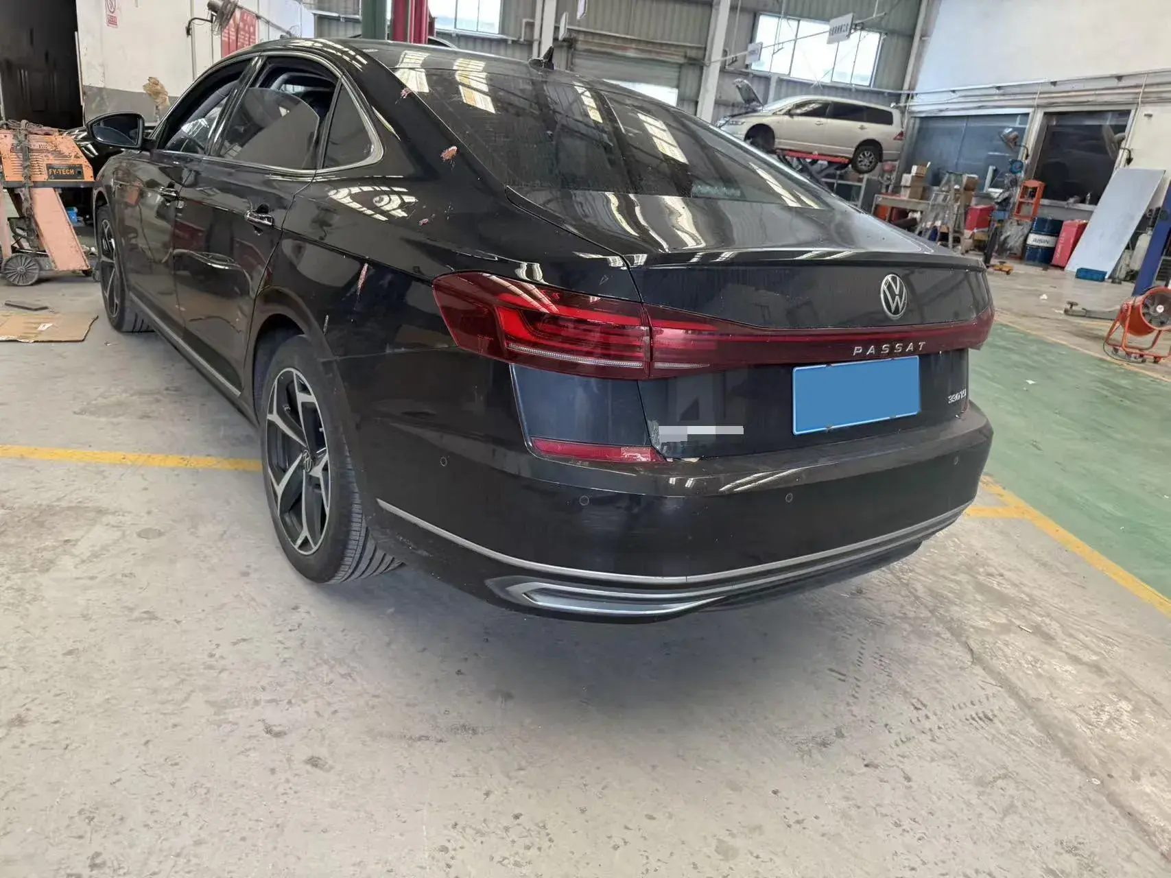 2023 VOLKSWAGEN PASSAT thumbnail 2