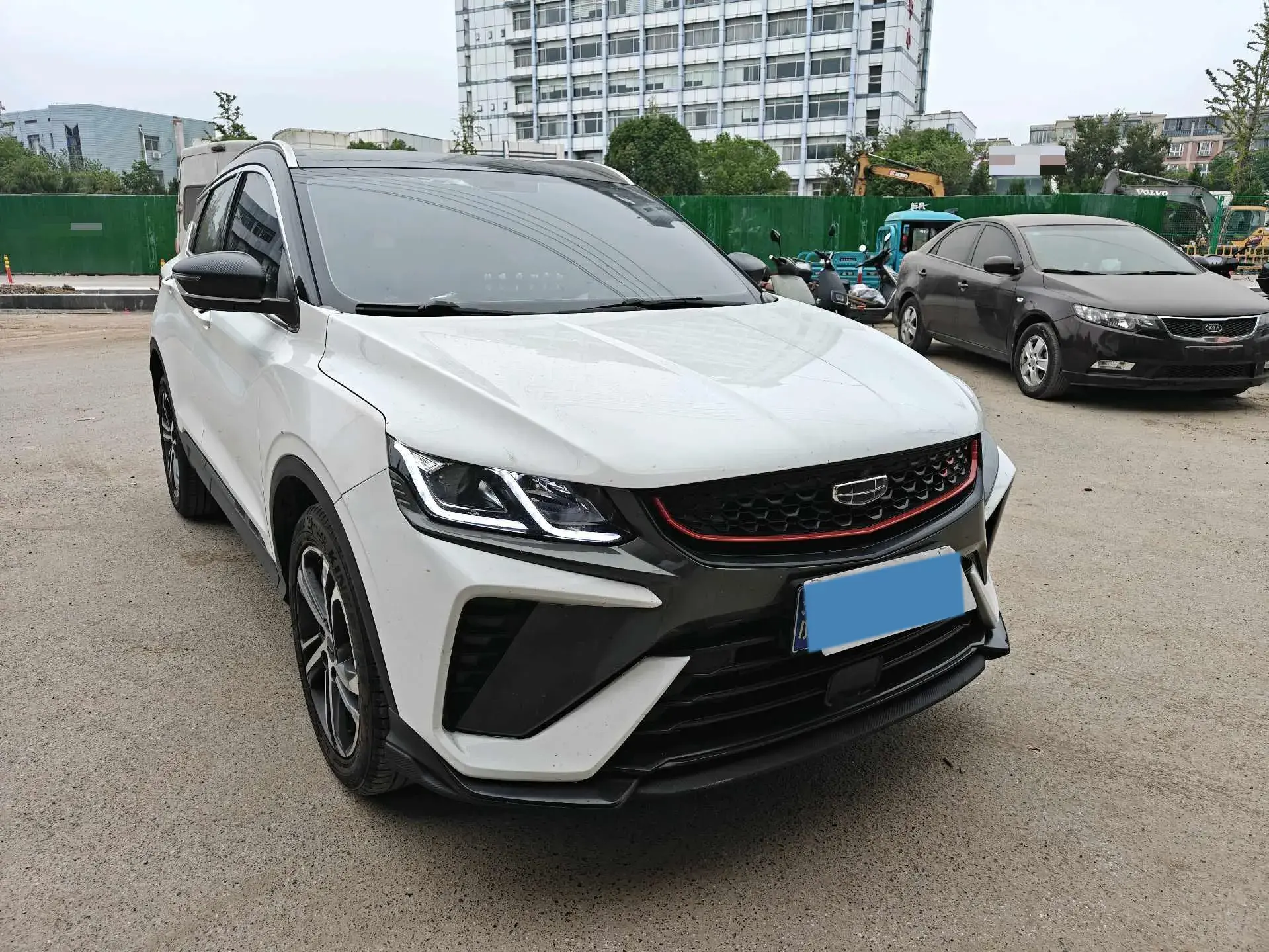 2021 GEELY COOLRAY thumbnail 3