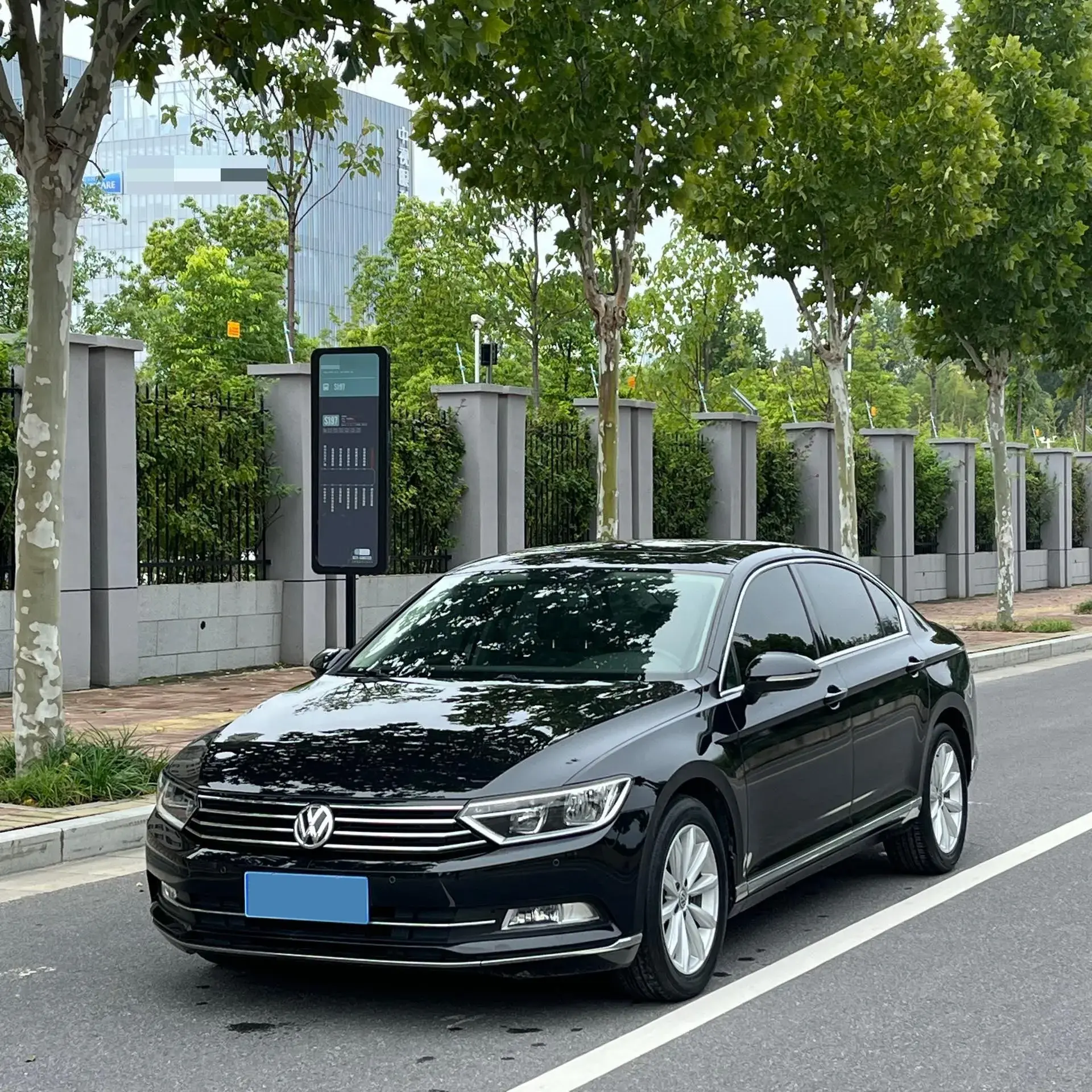 2018 VOLKSWAGEN MAGOTAN view 1