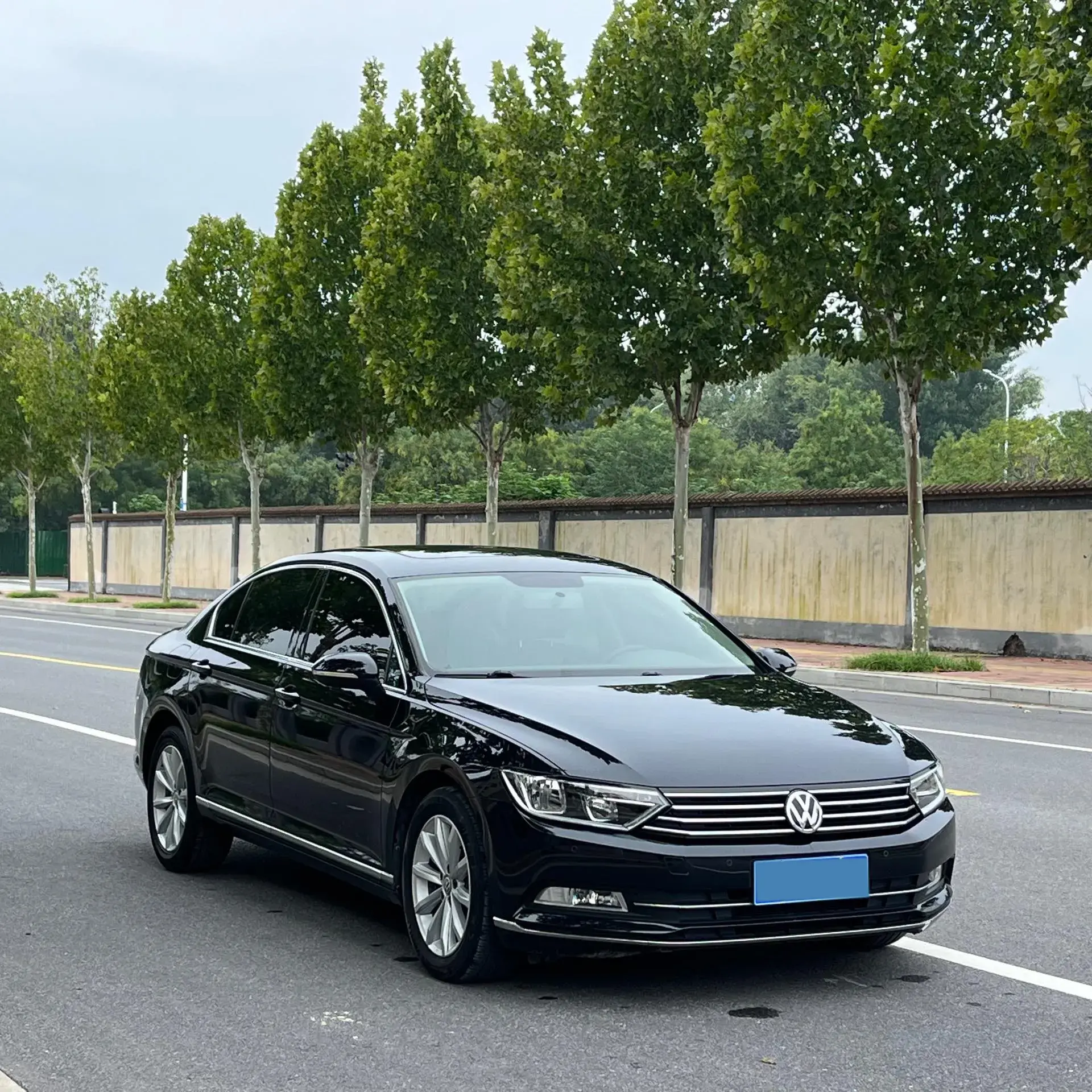 2018 VOLKSWAGEN MAGOTAN thumbnail 3