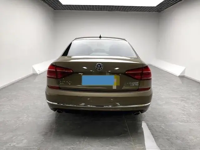 2017 VOLKSWAGEN PASSAT thumbnail 4