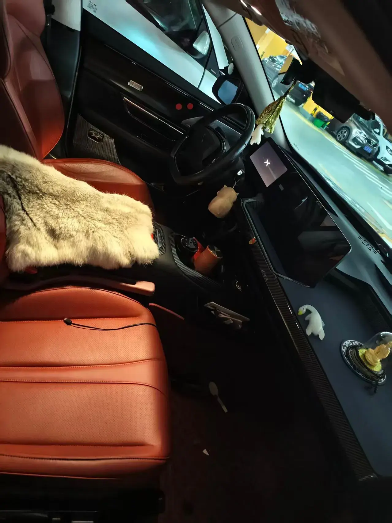 2022 XPENG P7 thumbnail 3