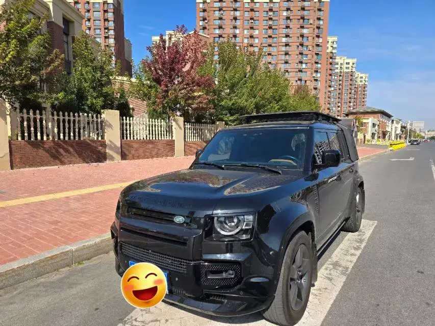 2023 LAND ROVER view 1