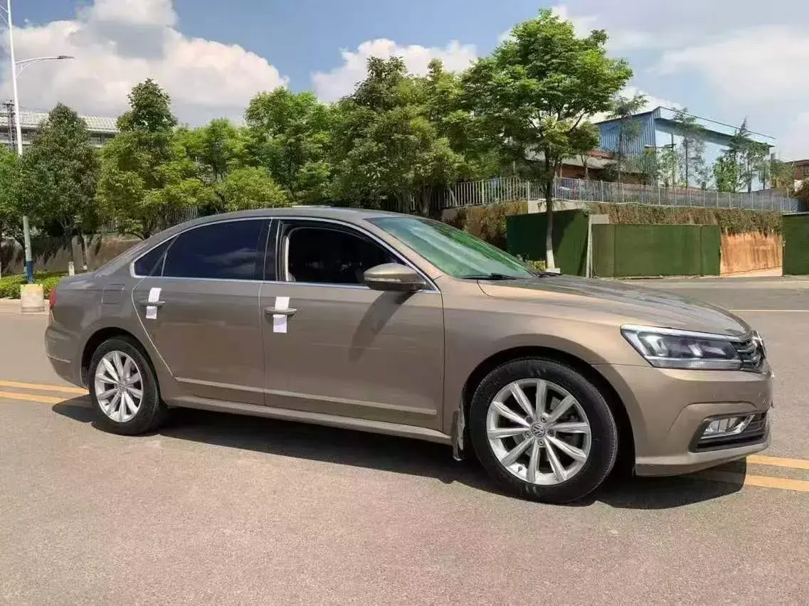 2017 VOLKSWAGEN PASSAT thumbnail 2