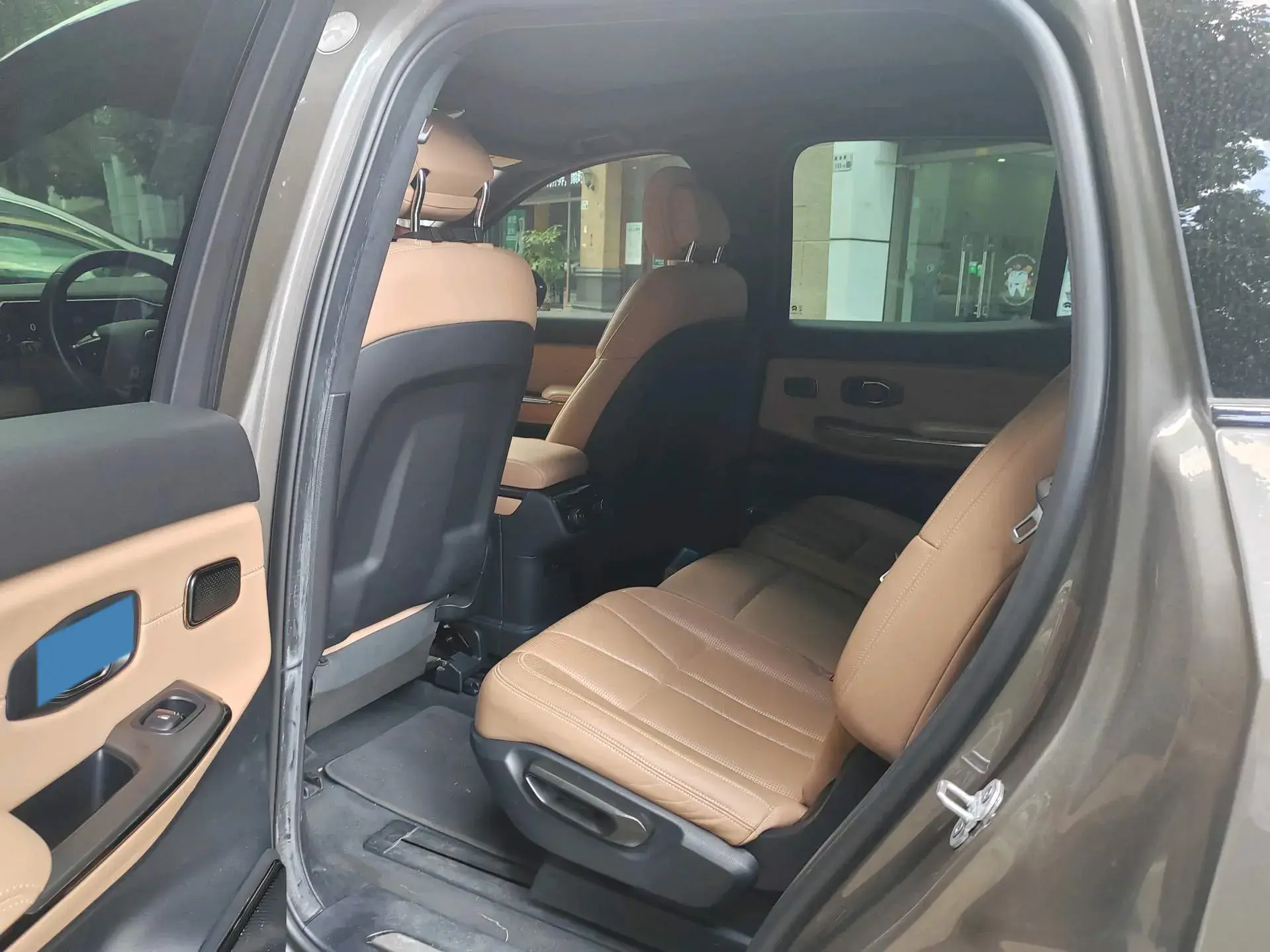 2020 NIO ES8 thumbnail 4