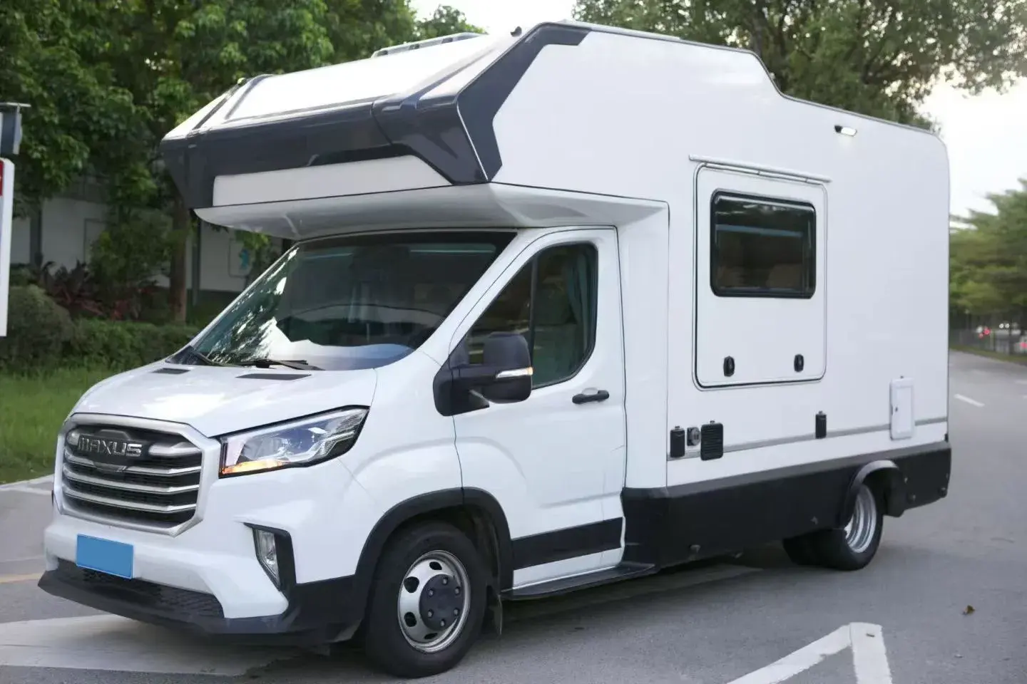 2021 MAXUS V90 view 1