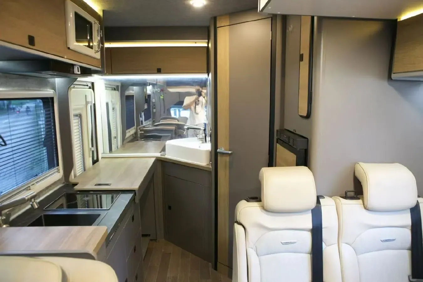 2021 MAXUS V90 RV 2.0T 148HP L4 6AT,autocango,china used car exporter,china ev exporter,chinese used car exporter,chinese used ev exporter