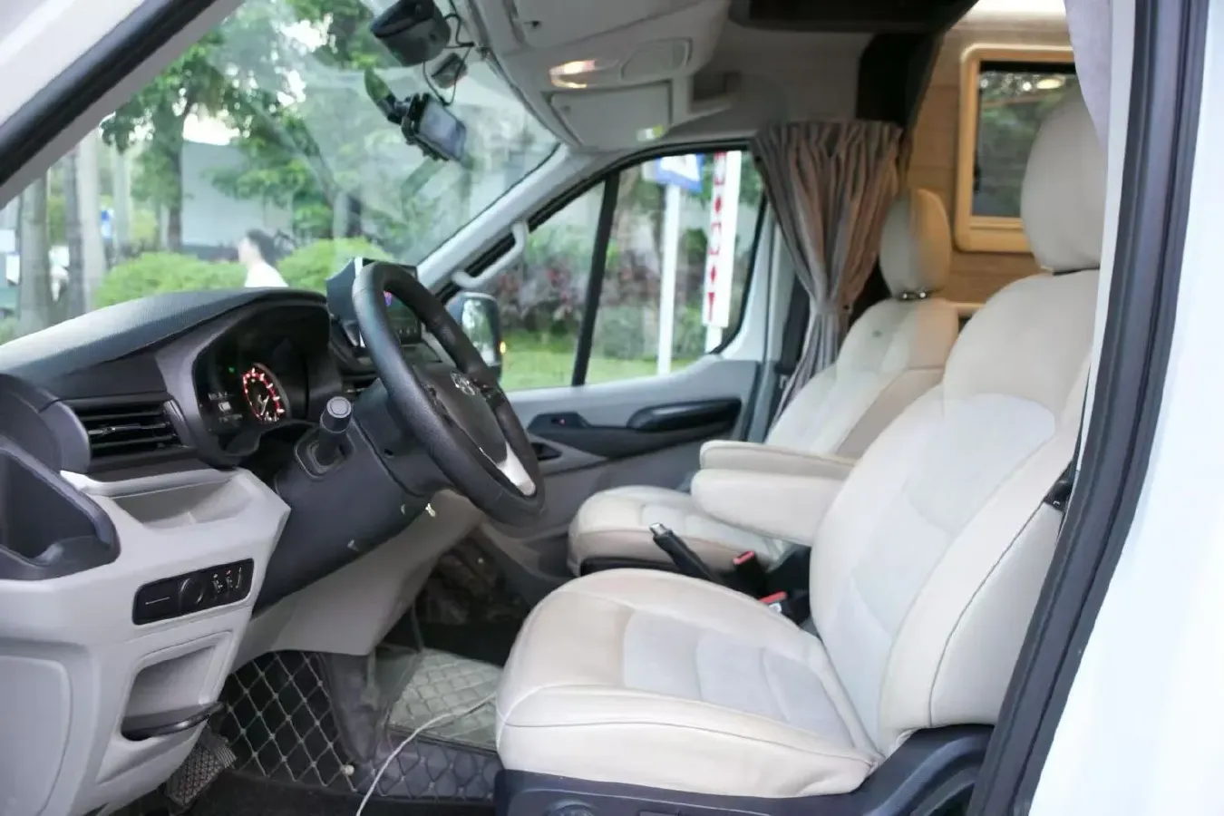 2021 MAXUS V90 RV 2.0T 148HP L4 6AT,autocango,china used car exporter,china ev exporter,chinese used car exporter,chinese used ev exporter