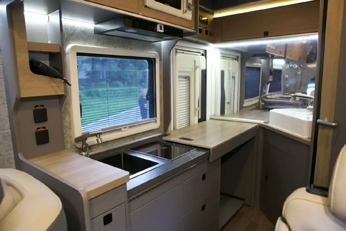 2021 MAXUS V90 RV 2.0T 148HP L4 6AT,autocango,china used car exporter,china ev exporter,chinese used car exporter,chinese used ev exporter