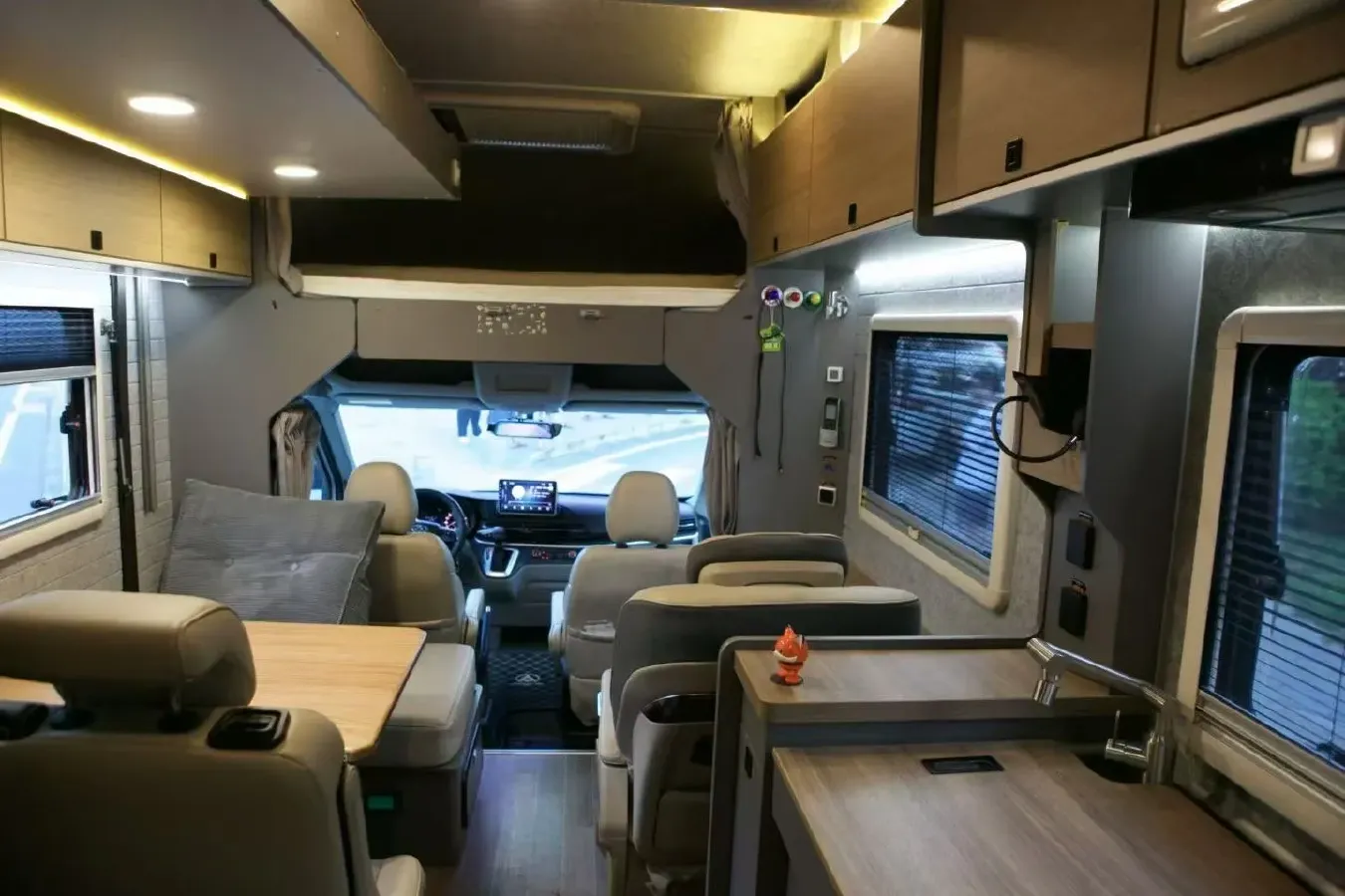 2021 MAXUS V90 RV 2.0T 148HP L4 6AT,autocango,china used car exporter,china ev exporter,chinese used car exporter,chinese used ev exporter