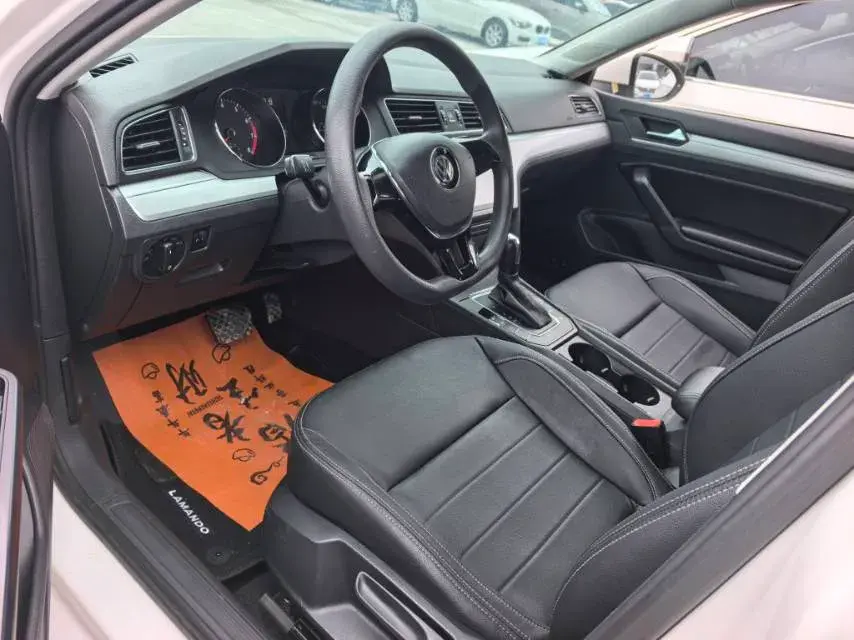 2018 VOLKSWAGEN LAMANDO thumbnail 3