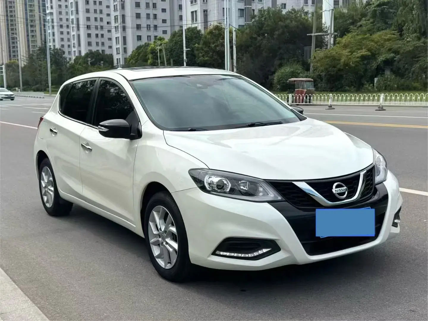 2020 NISSAN TIIDA thumbnail 2