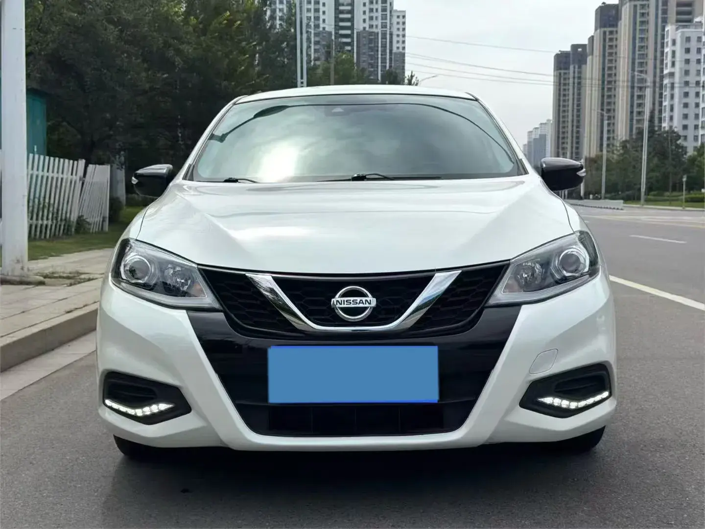 2020 NISSAN TIIDA thumbnail 3