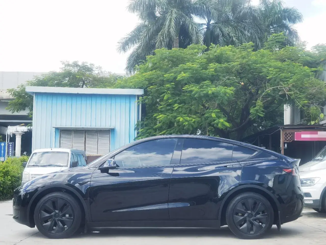 2023 TESLA MODEL thumbnail 4