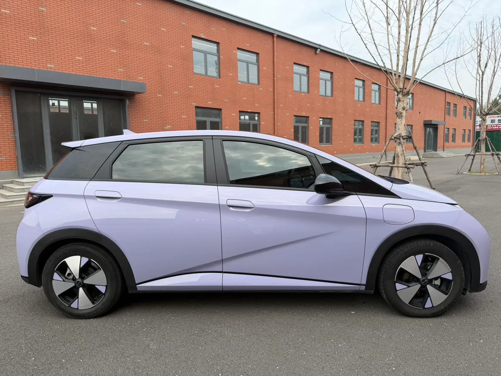 2023 BYD DOLPHIN thumbnail 4