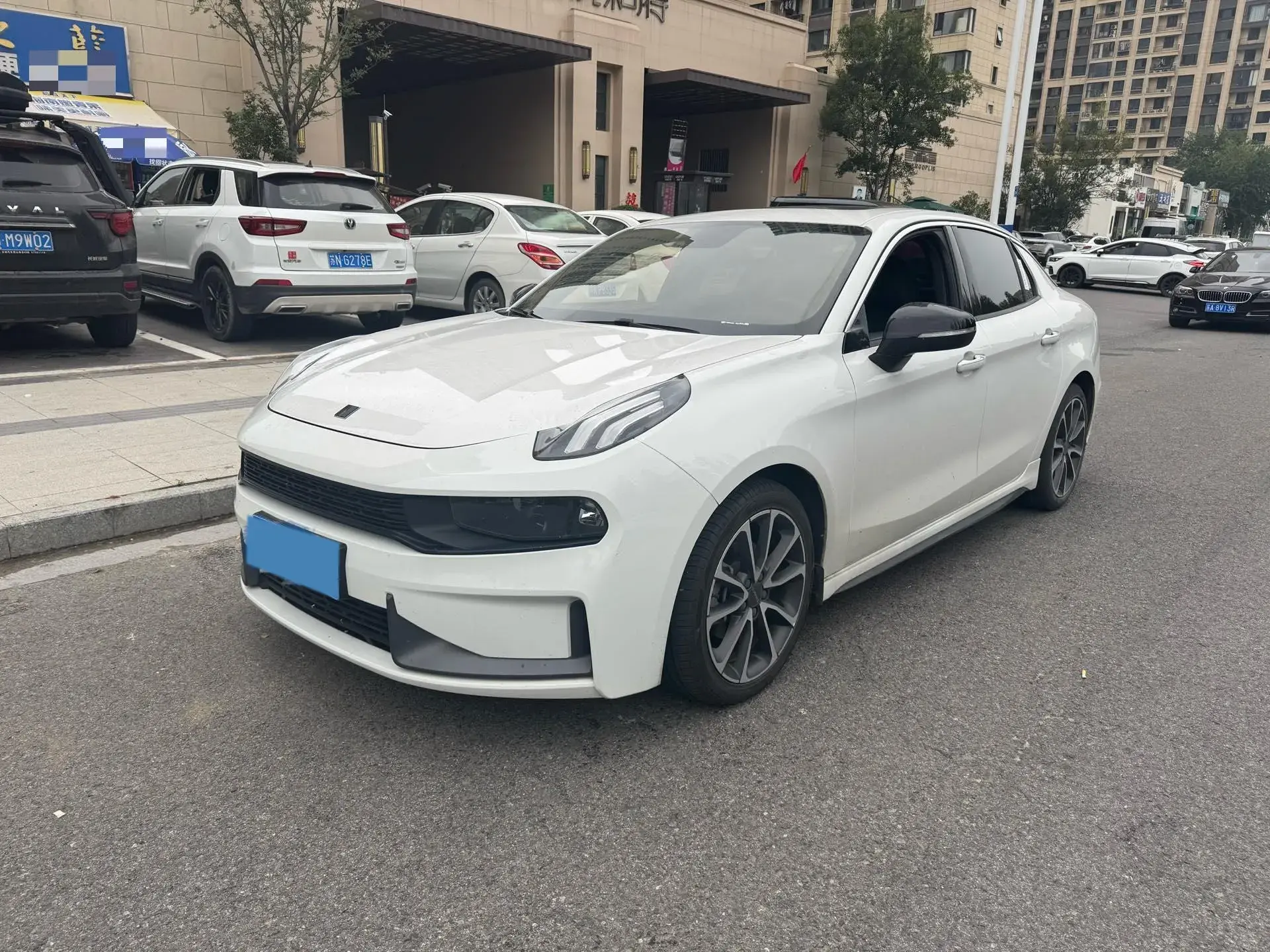 2018 LYNK&CO 03 view 1