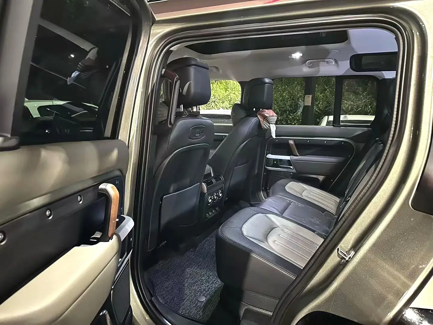 2021 LAND ROVER thumbnail 4