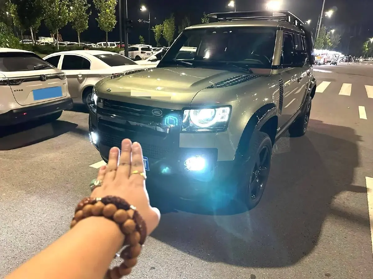 2021 Land Rover Defender 3.0T 400HP L6 8AT 2021 Land Rover Defender 3.0T 400HP L6 8AT