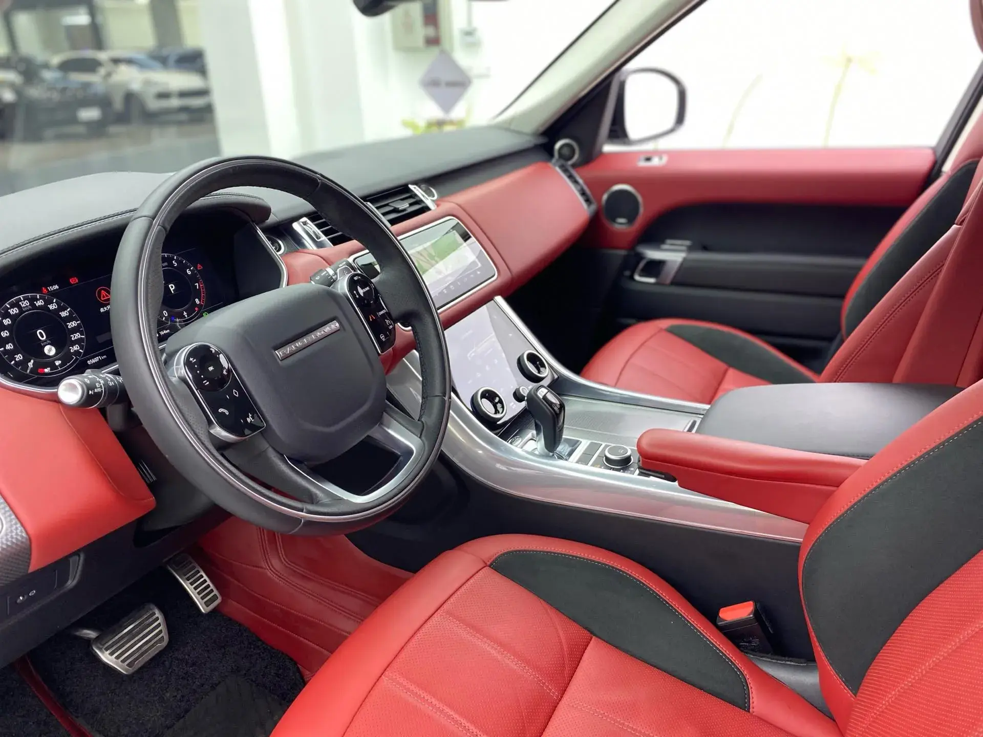 2021 LAND ROVER thumbnail 4