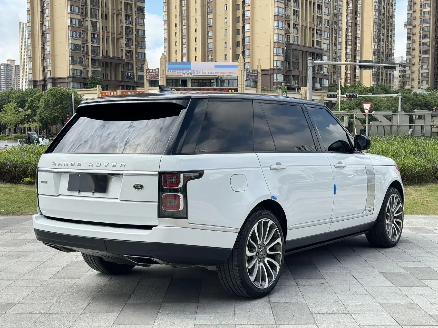 2019 LAND ROVER thumbnail 3