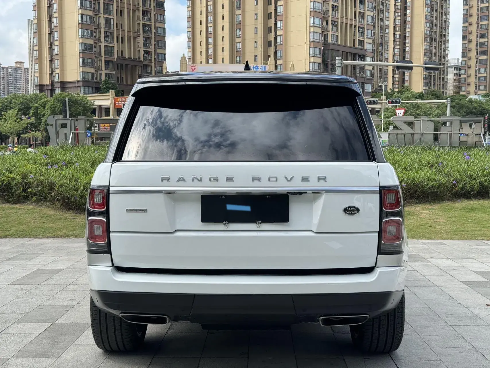 2019 LAND ROVER thumbnail 4