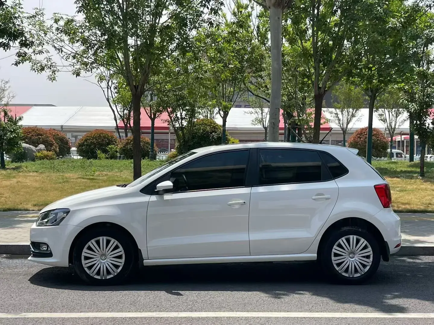 2018 VOLKSWAGEN POLO thumbnail 3