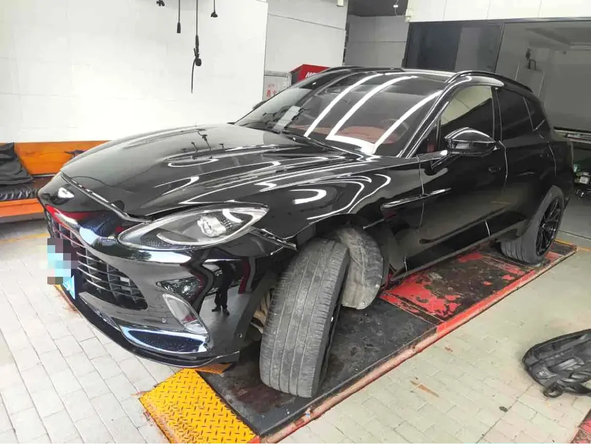 2023 Aston Martin DBX 3.0T 435HP L6 9AT