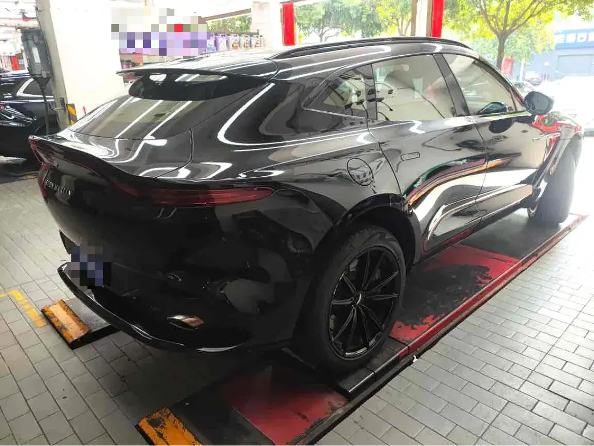 2023 ASTON MARTIN thumbnail 3