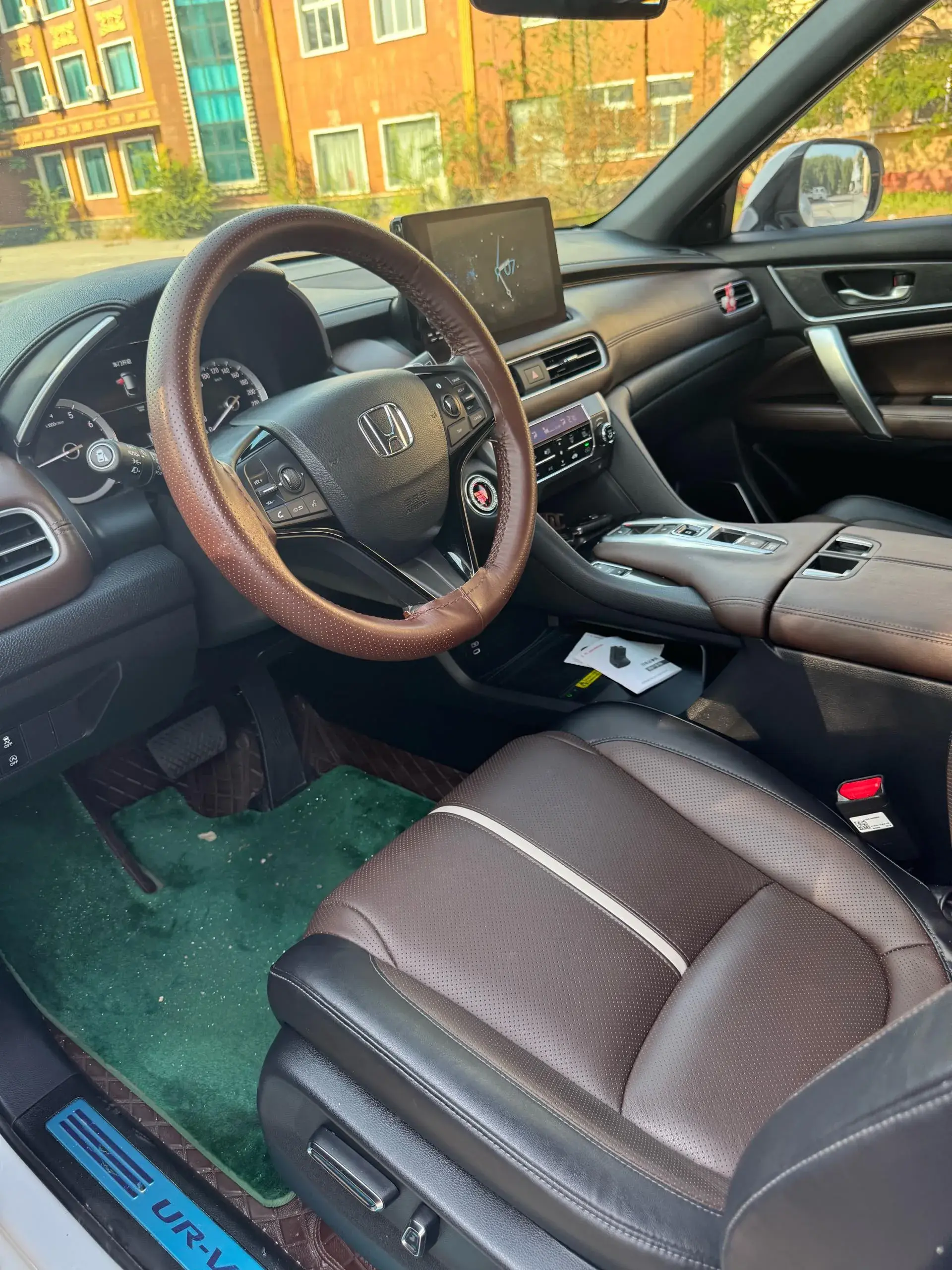 2023 HONDA UR-V thumbnail 2