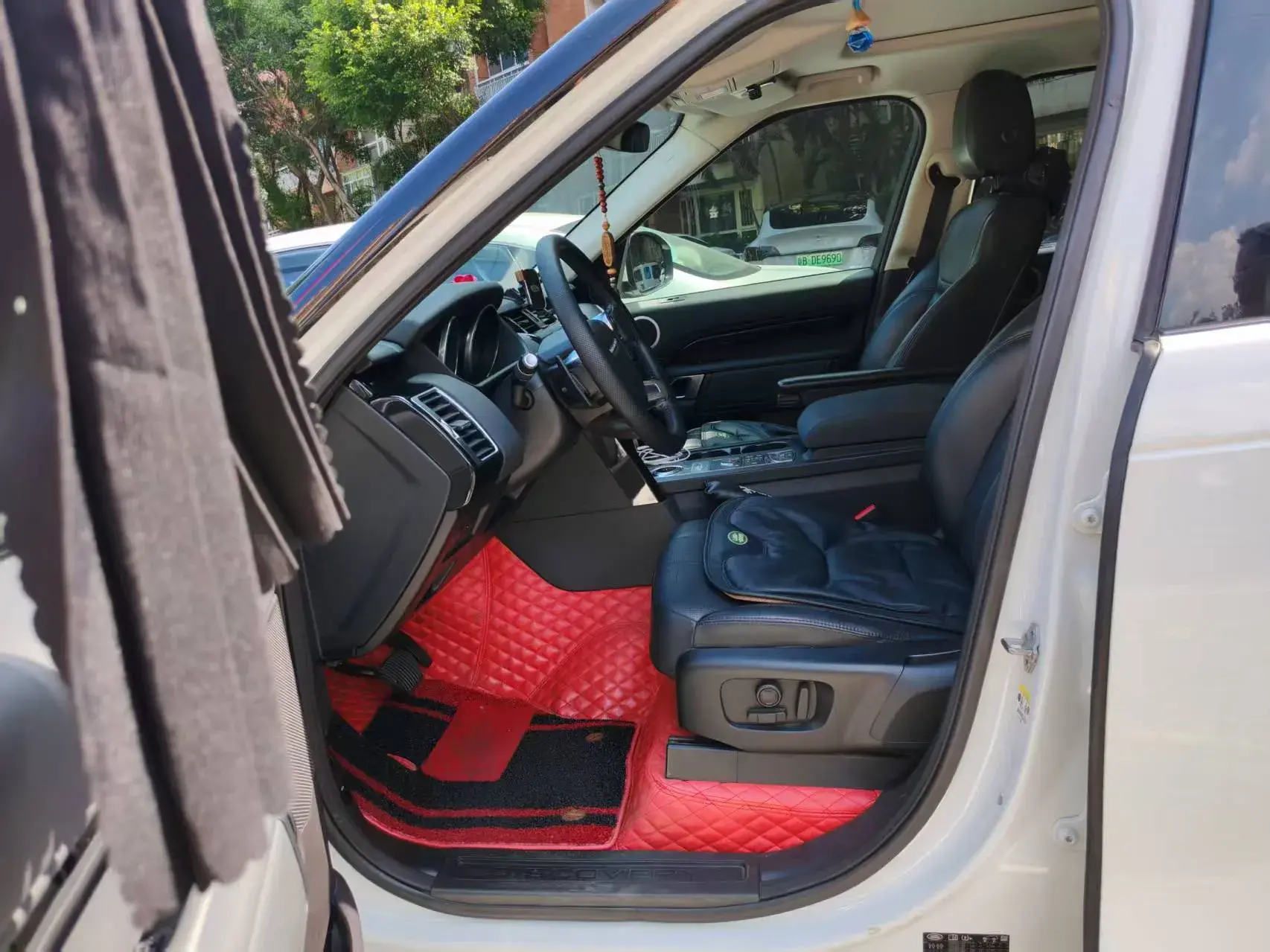 2017 LAND ROVER thumbnail 4