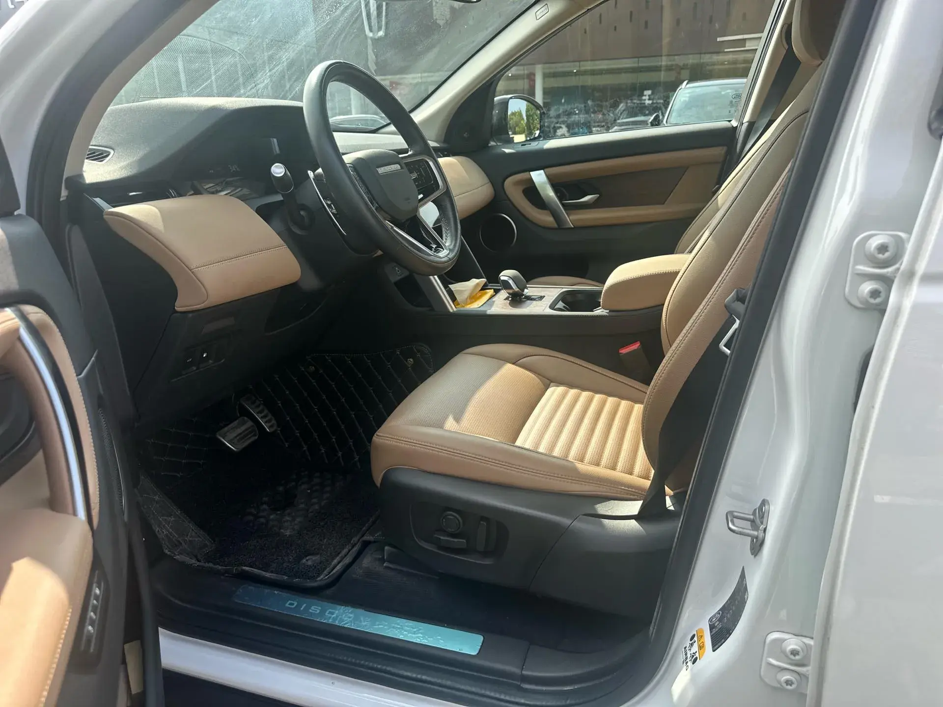 2024 LAND ROVER thumbnail 4